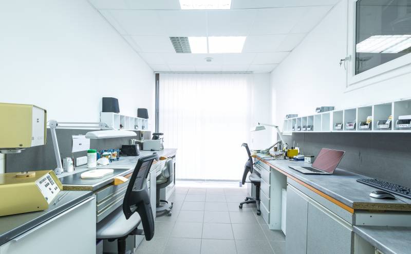 Cabinet spécialisé en Implantologie avec Laboratoire intégré Marseille.