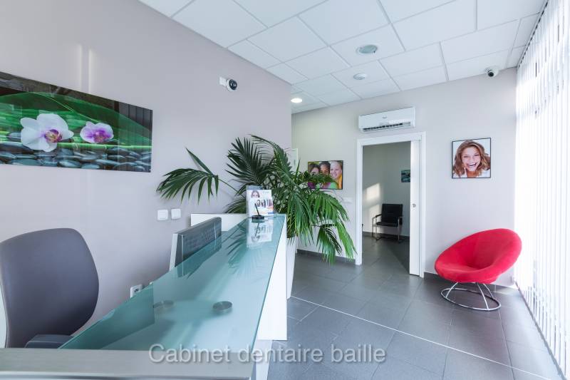 implant dentaire Marseille cabinet 141 baille